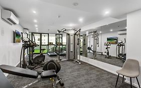Central Canberra 2-Bed With Gym & Bbq Area